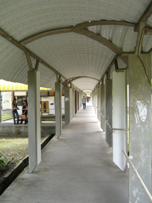  2006:11:22 12:10:25   024 covered and elevated walkway.jpg